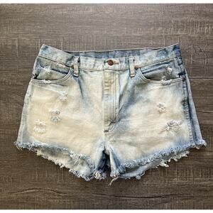 Wrangler Cut Off Jean Shorts Distressed Light Wash Denim Raw Hem Western Sz 35x3